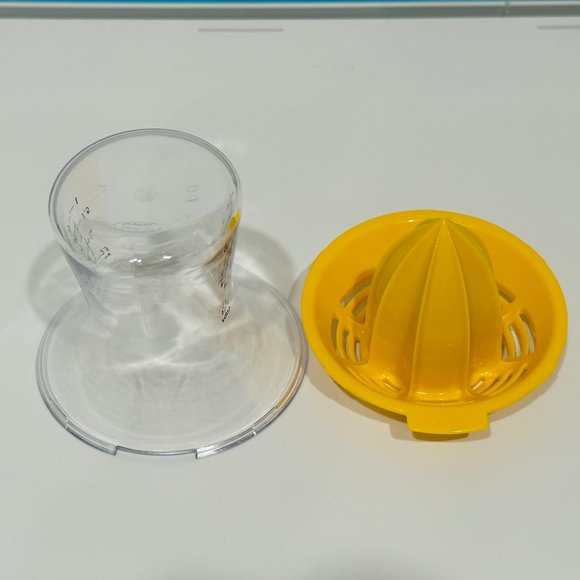 Like New 🍋 OXO 🍋 Good Grips Small Citrus Juicer, Yellow - Picture 12 of 16